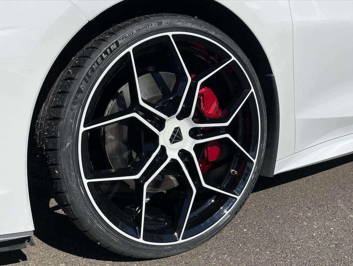 2020 Chevrolet Corvette on Blaque Diamond BD-F25 20x9 / 20x12, Michelin MIC Pilot Sport 4 S
