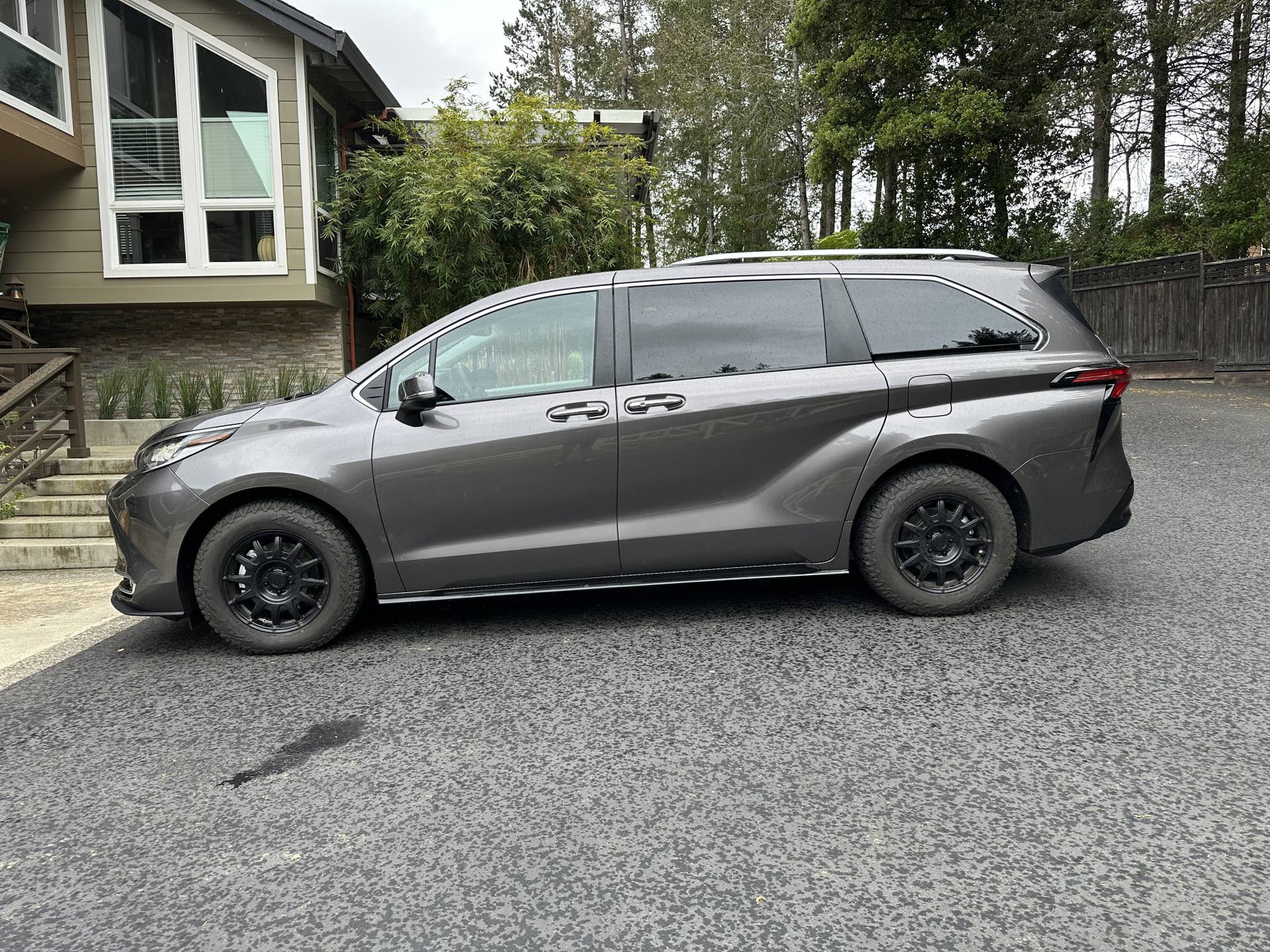 2019 Toyota Sienna on Raceline 401B Aero 17x8