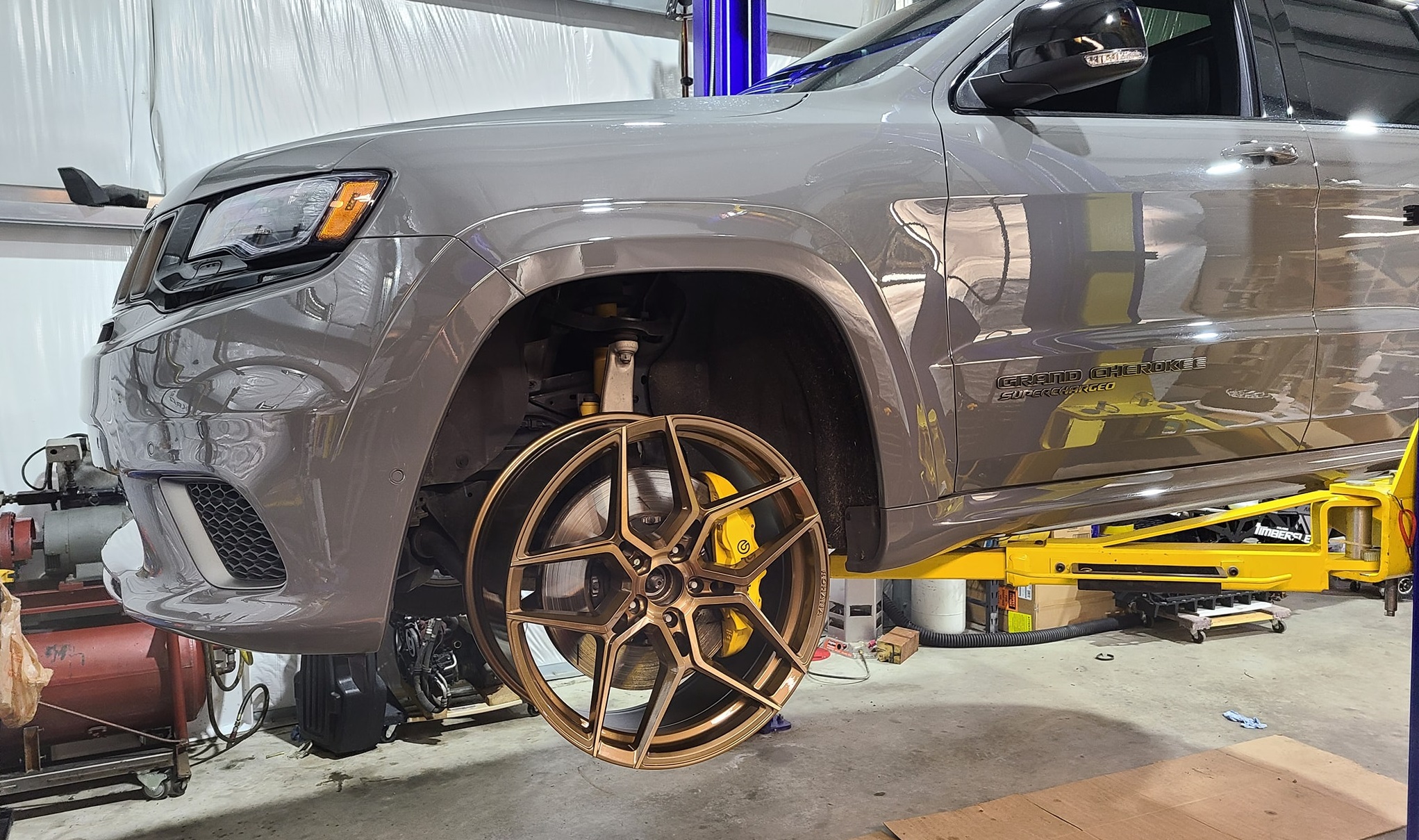 srt8 on rohana wheels