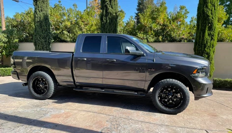 leveled ram 1500 on moto metal wheels