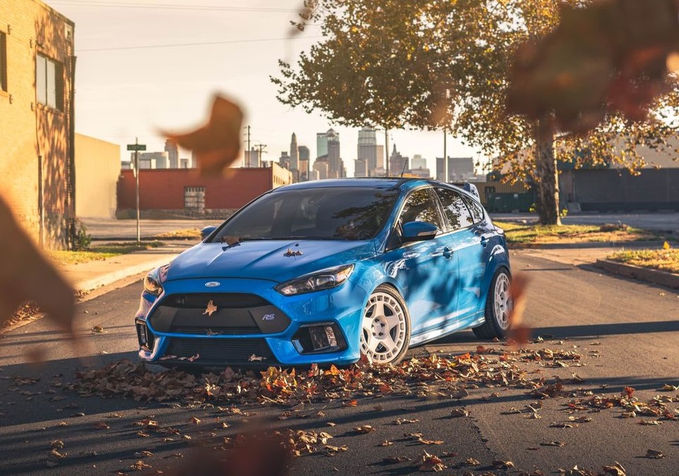 Focus RS on fifteen52 wheel