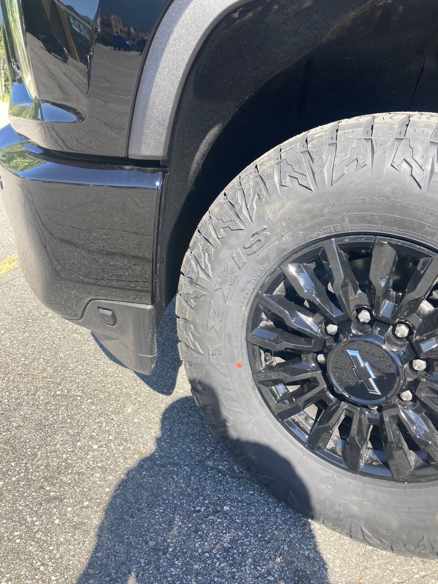 Chevrolet Silverado 2500 HD on 35s