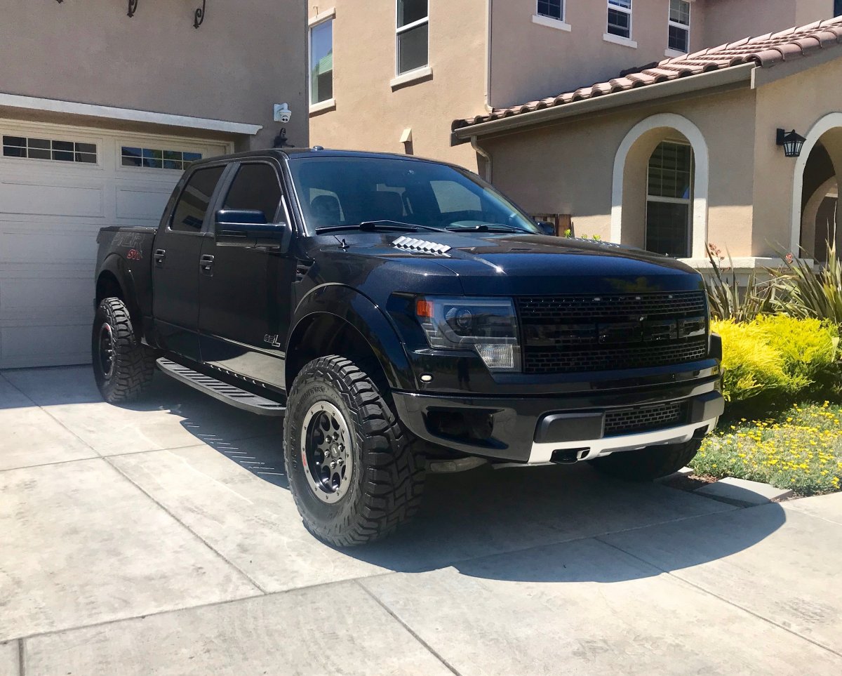 SVT Raptor on 35-inch tires
