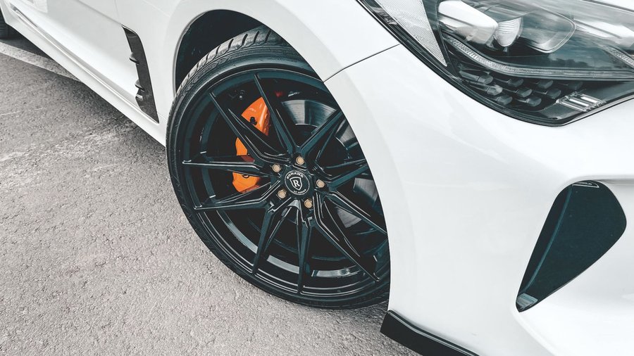 2020 Kia Stinger GT RWD with Rohana RFX13 wheels in 20x9 35mm offset on 245/35/20 tires