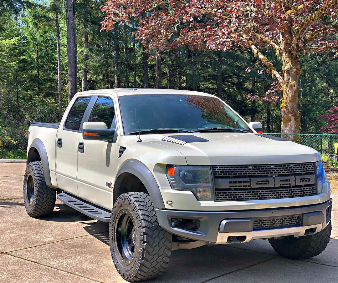 SVT Raptor on 35-inch tires