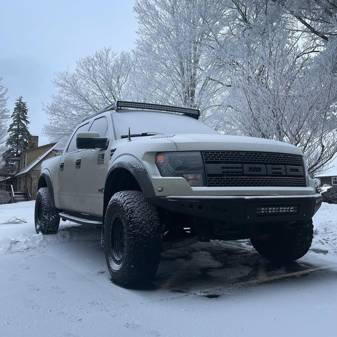 SVT Raptor on 35-inch tires